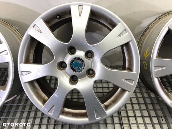 FELGI ALUMINIOWE KOMPLET 16 6.5J 5X112 ET50 ŚRODEK CENTR. 57.1 SKODA OCTAVIA II Combi (1Z5) 2004 - - 3