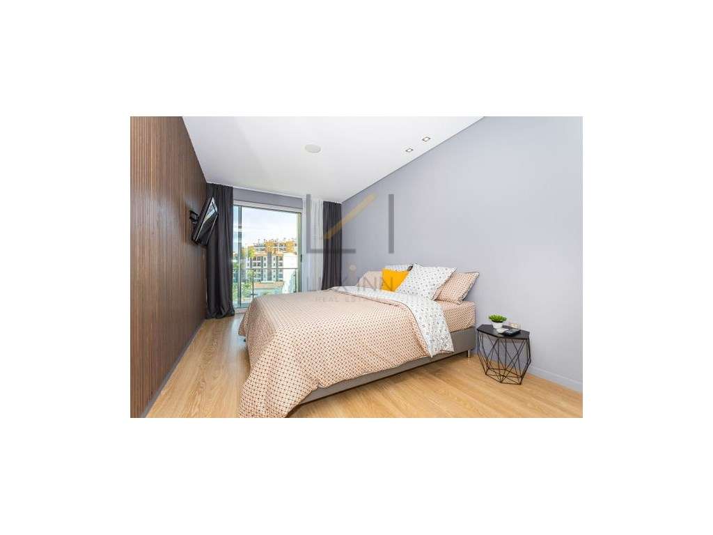 Apartamento T1, com varanda ampla e vista mar em Setúbal-8
