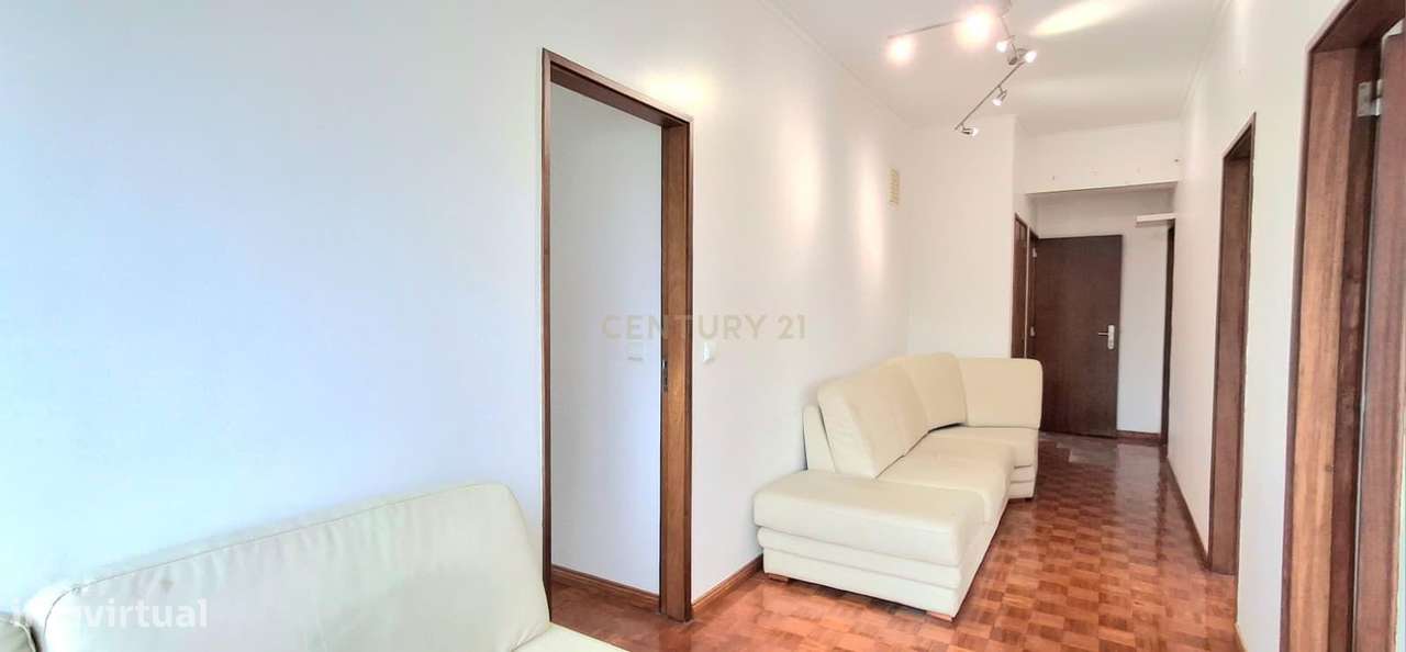 Apartamento T3 na Rua Tomás Alcaide-5
