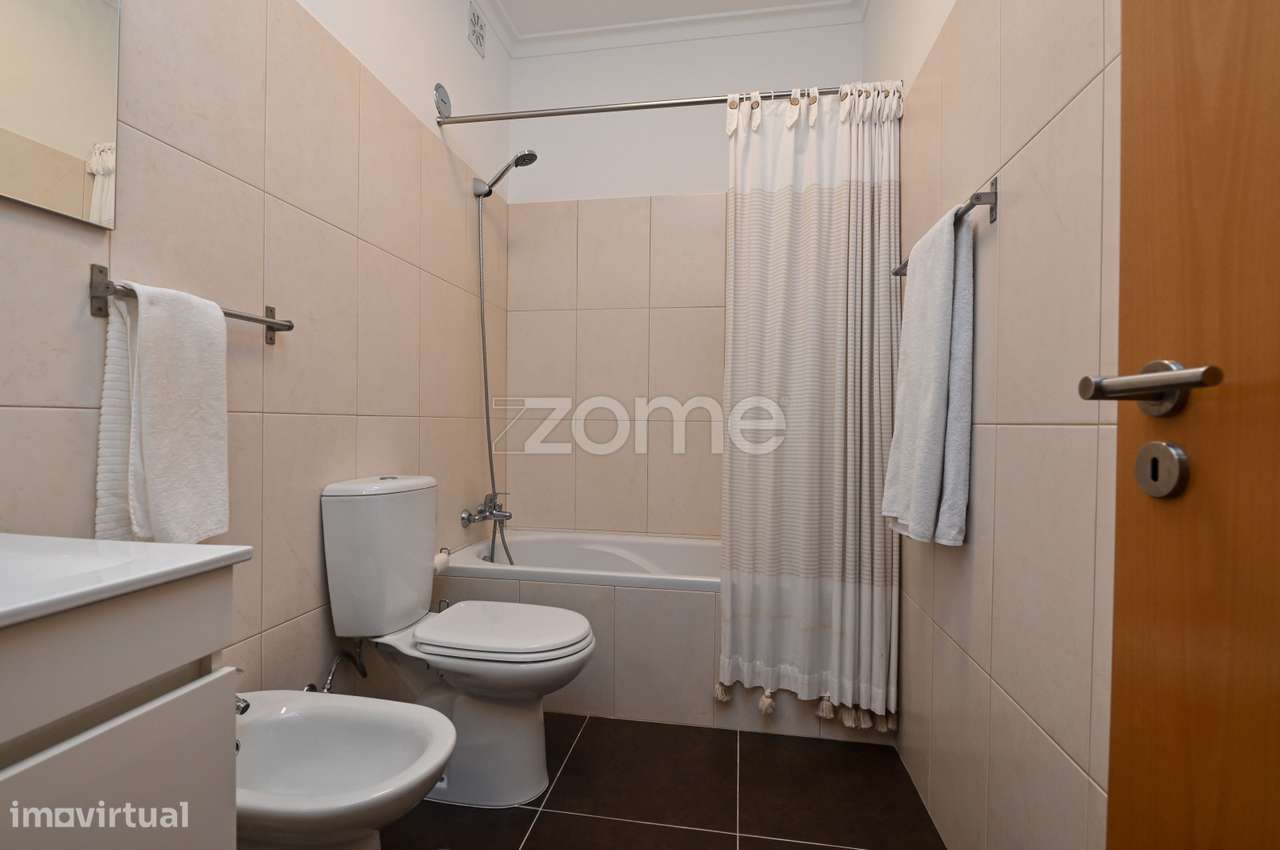 Apt T3 totalmente renovado no centro de Lisboa, junto à Gulbenkian-35