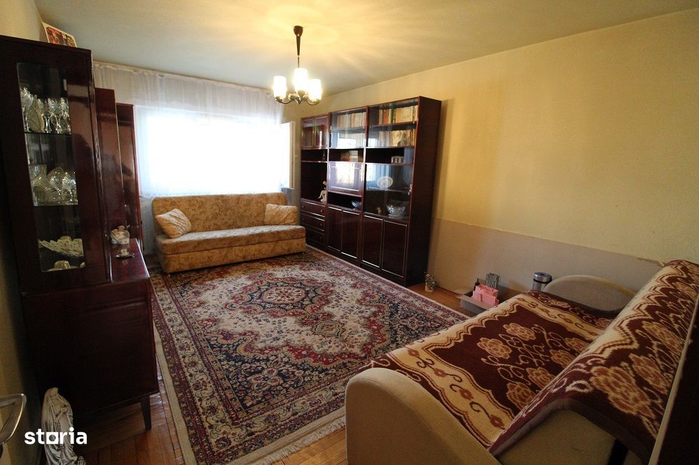 Vând apartament 2 camere în Hunedoara, zona M5/1-str. Zambilelor, 48mp