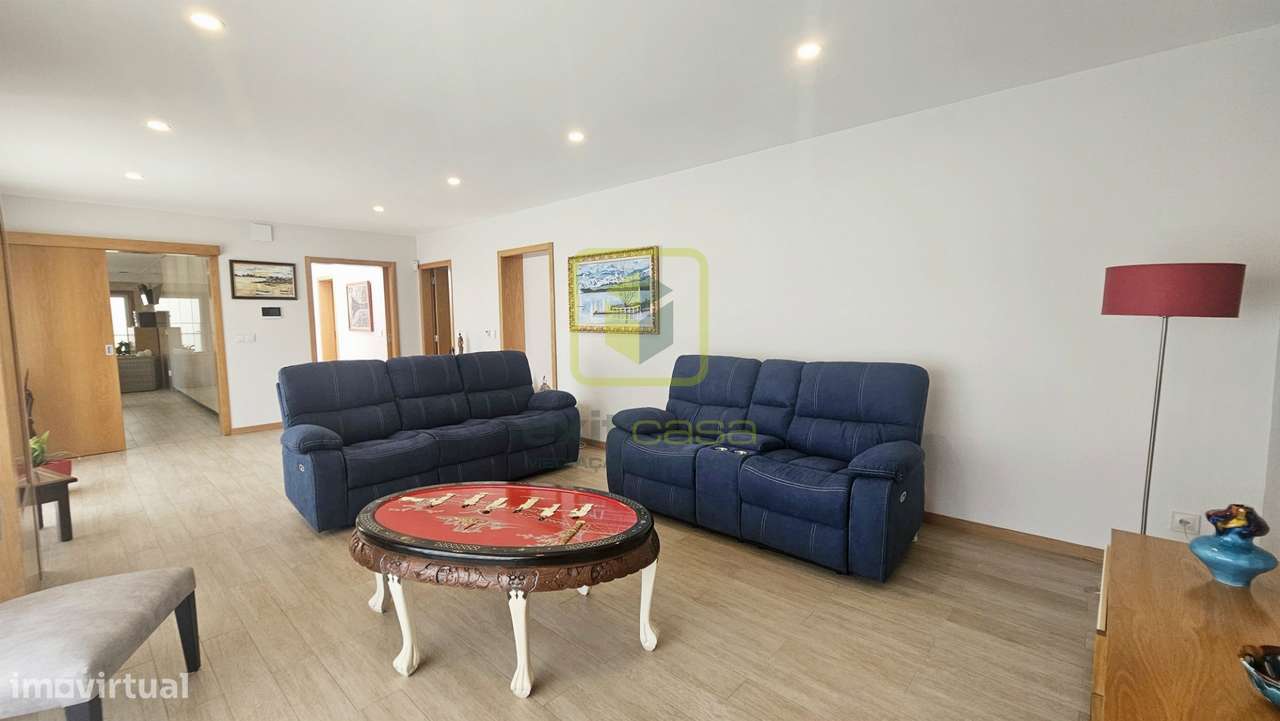 Moradia de Luxo a 5 Minutos da Praia da Barra-3