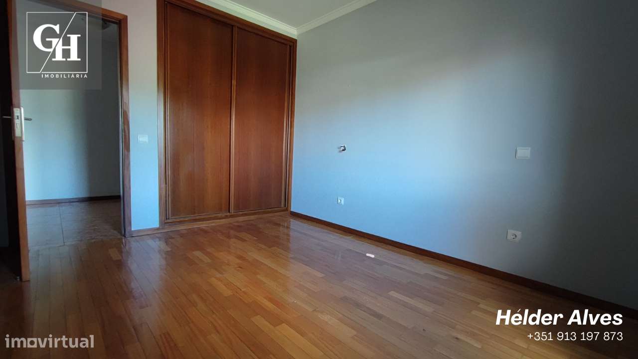 Apartamento T2 em Calendário com garagem fechada-18