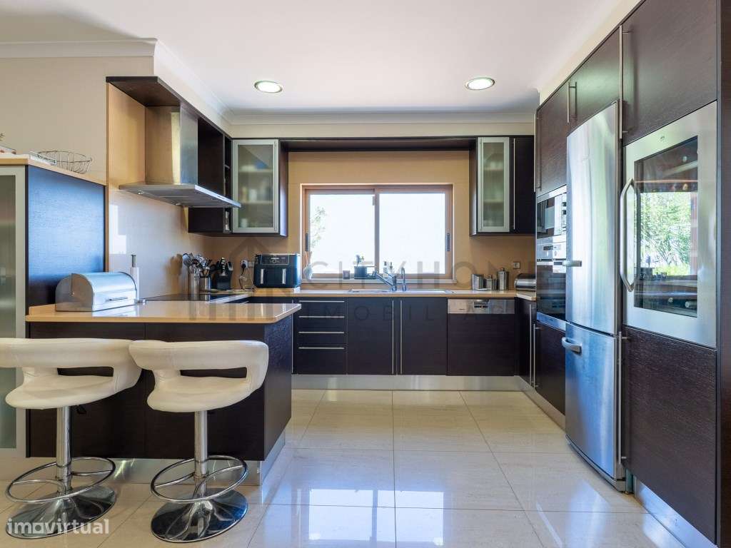 Moradia T5 contemporânea com Piscina e vista Mar na Galé em Albufeira-5