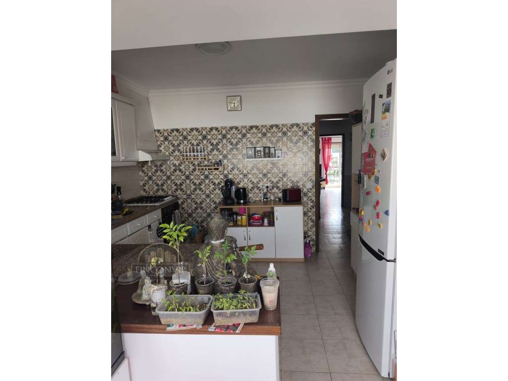 Vende-se andar de moradia bi-familiar - Rés do Chão em São Domingos...-7