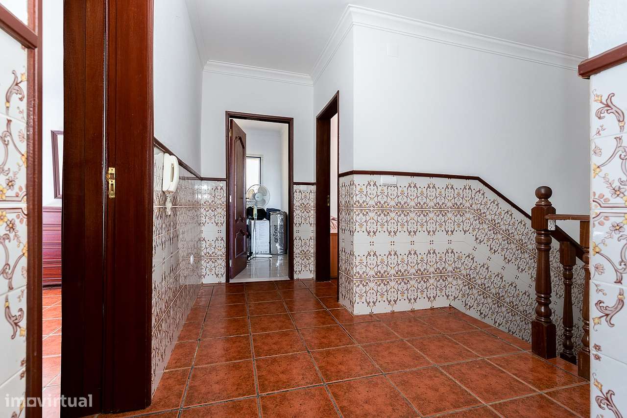Moradia Isolada T4+2 com 245 m2 em Lote com 961 m2 na Aldeia de Nora,-14