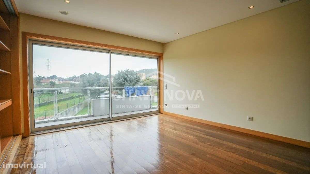 Moradia Geminada V4, situada em Pedroso,Carvalhos Vila Nova de Gaia.-28