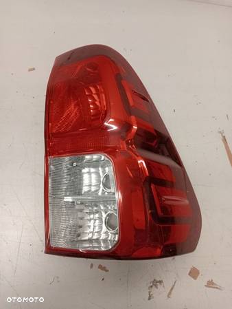 KLOSZ LAMPY PRAWY TYŁ TOYOTA HILUX VI 02-05 - 1