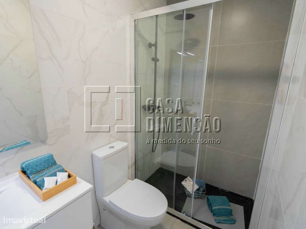 Apartamento de tipologia T3 com varandas em Benfica!!-29