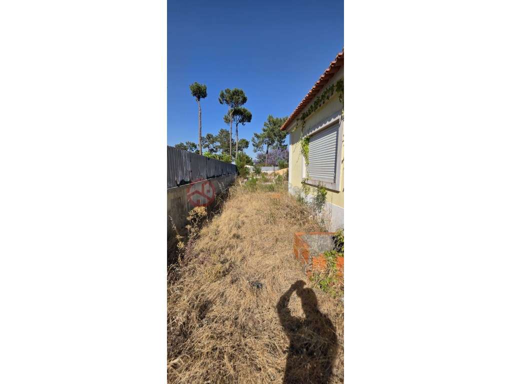Terreno urbano com 1214m², com moradia edificada.-5