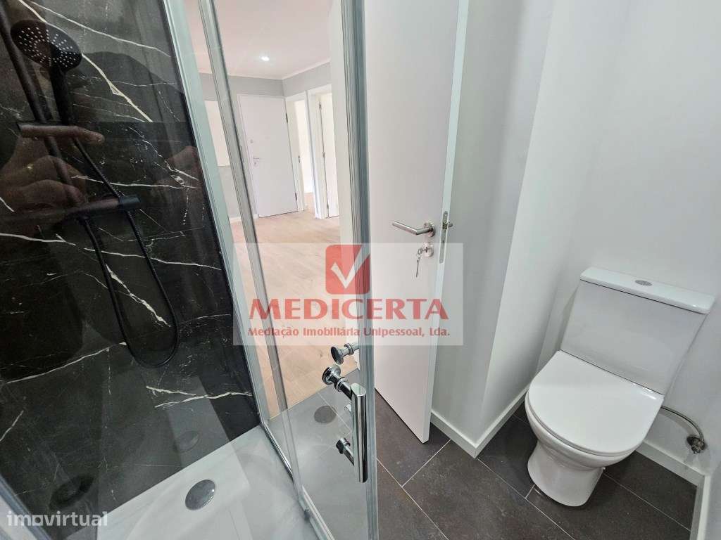 Amadora- Damaia-Cima T4 (104m2) Totalmente remodelado-14