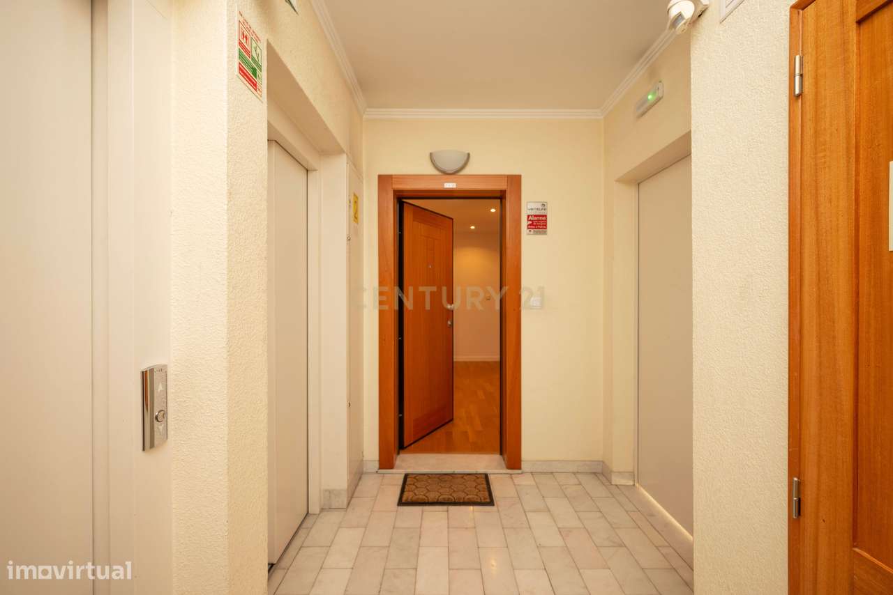 Excelente Penthouse T1 com Vista Panorâmica - Grande imagem: 4/27