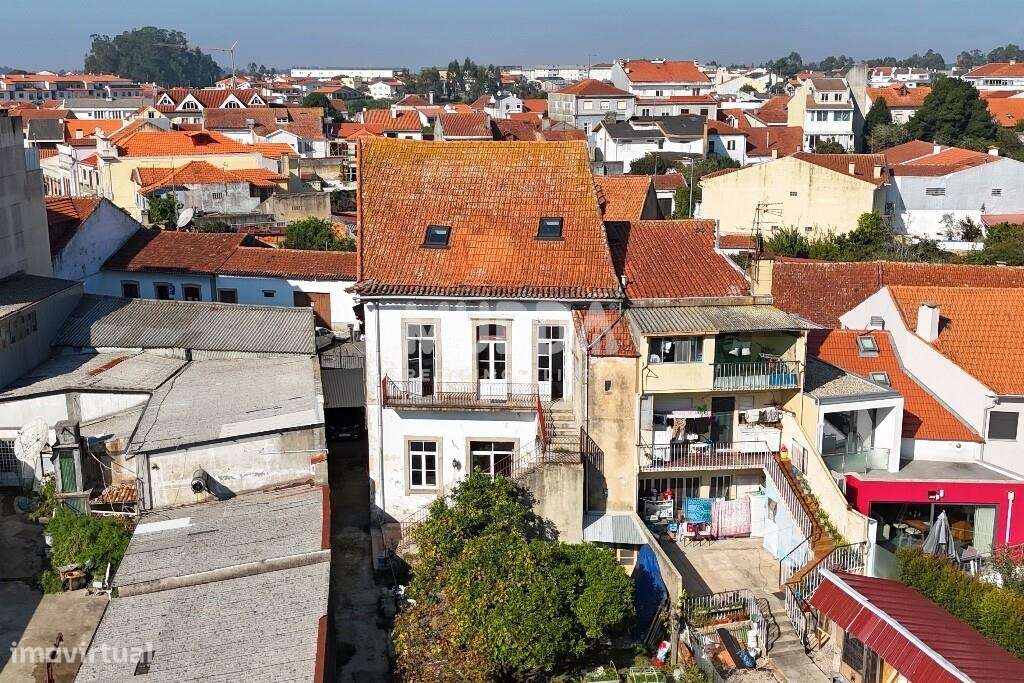 Moradia T9 no Centro de Ovar - Potencial para Turismo | Moradia Bifami-13