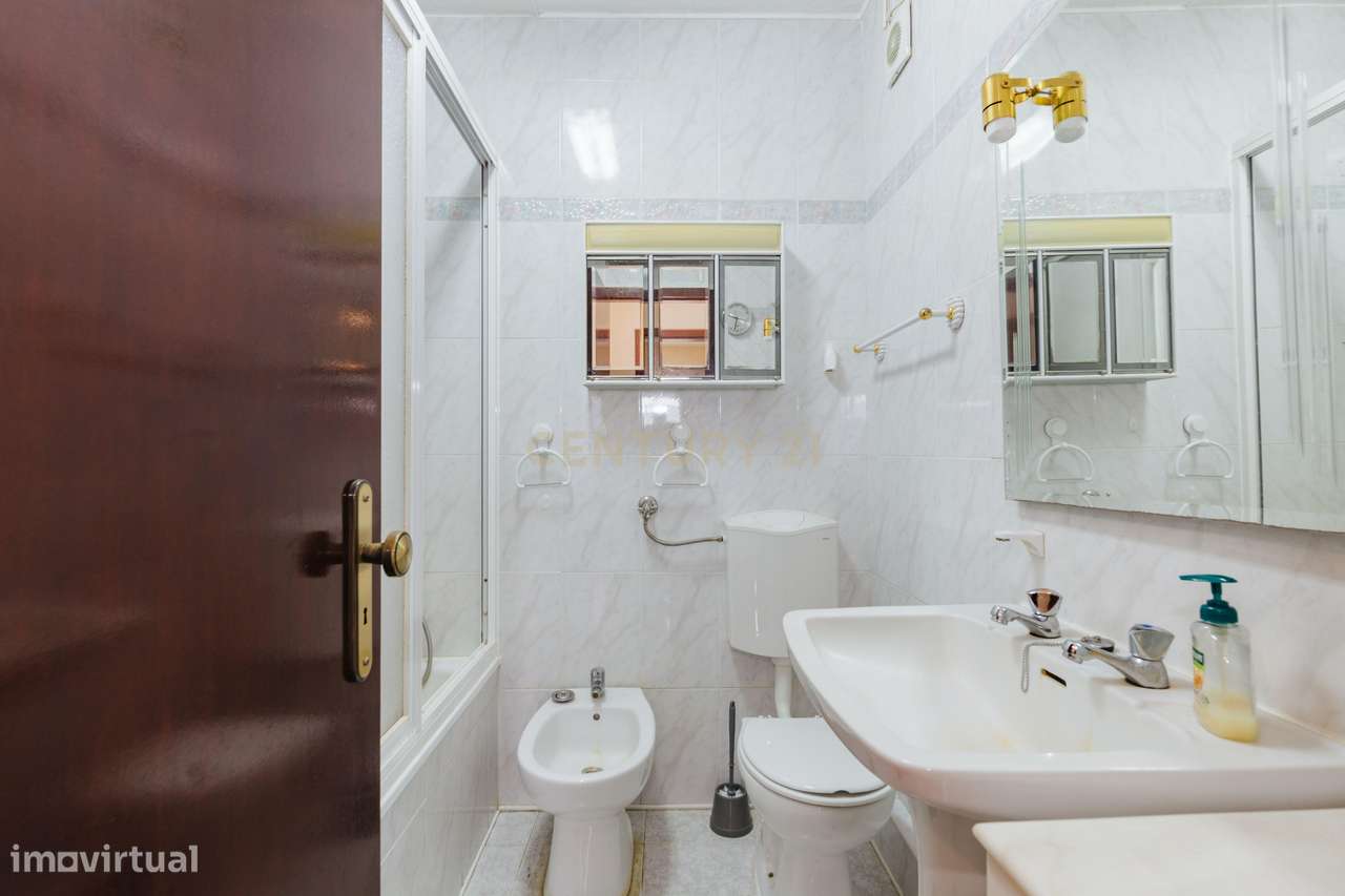 Apartamento T4 à venda no Barreiro-18