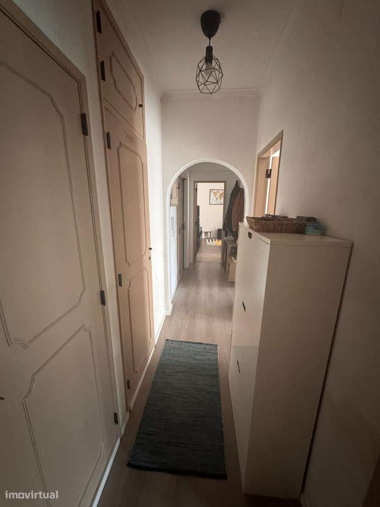 T1 + 1 com varanda,  e ar condicionado em Amadora-16