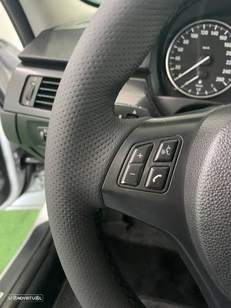 BMW 320 d Touring Navigation Sport - 24