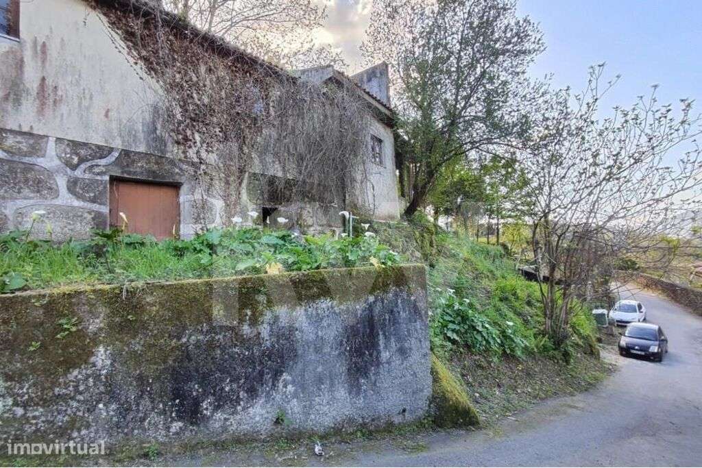 Moradia individual no Gerês para restauro - Grande imagem: 5/19