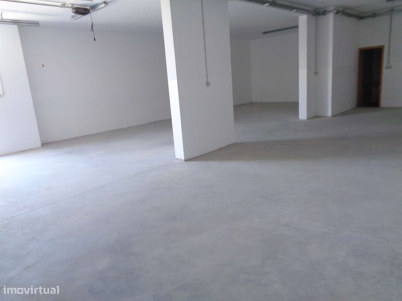 Aluga-se Armazém com 150m2 e Logradouro 200m2  comercio e serviços - Grande imagem: 3/16