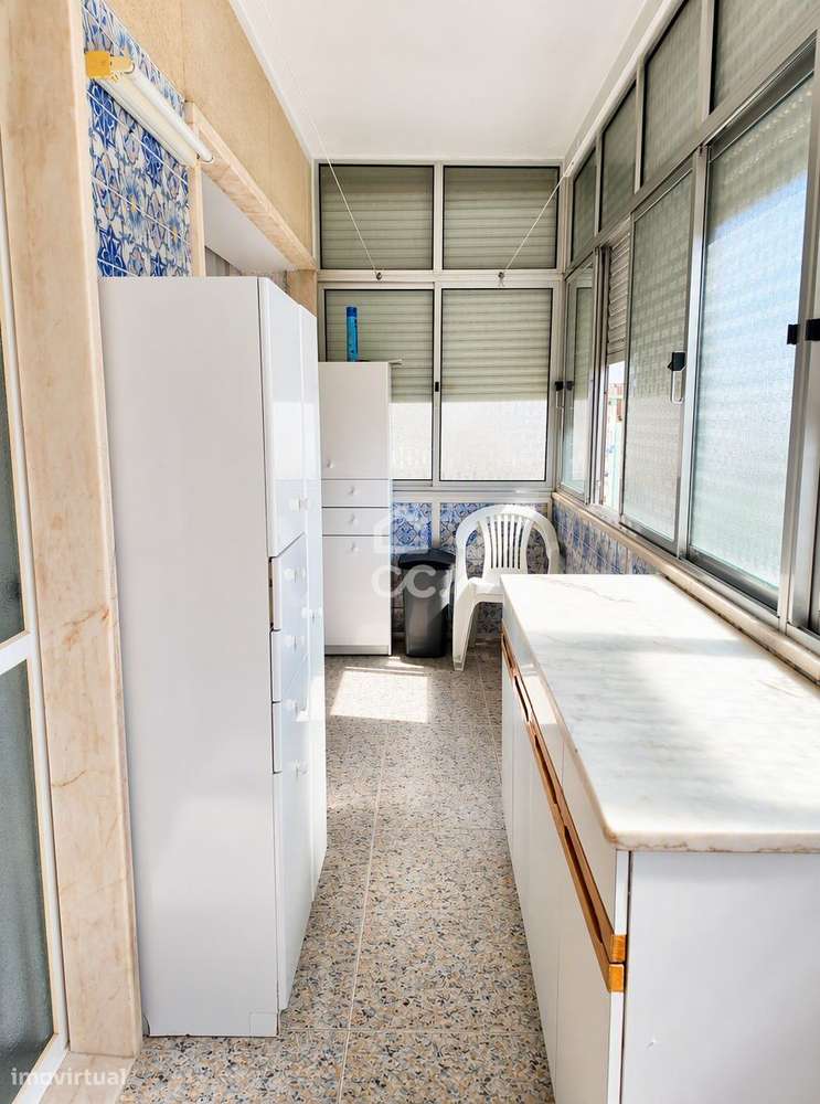 Apartamento T2 com varanda em Penha de França, Lisboa-12