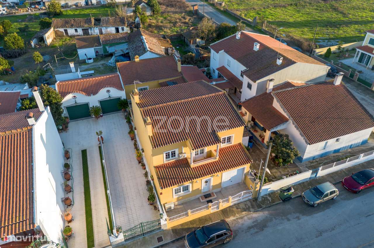 Moradia T3 com garagem, pátio e excelente exposição solar - Grande imagem: 3/32