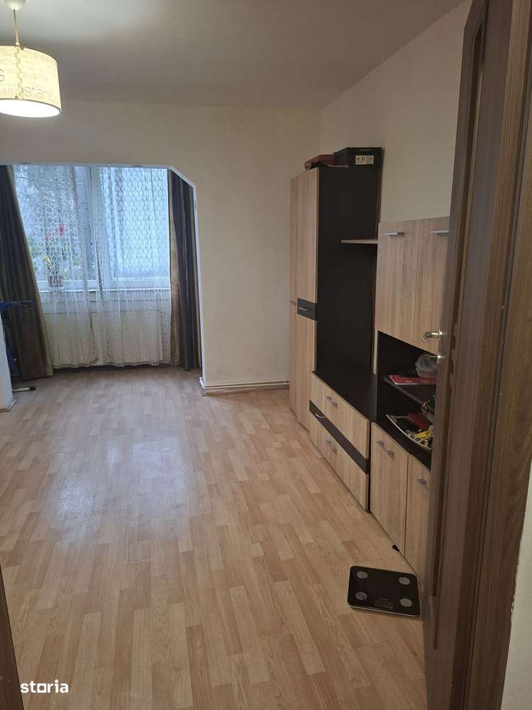 Apartament cu 3 camere Dambu, strada Ceahlau-1