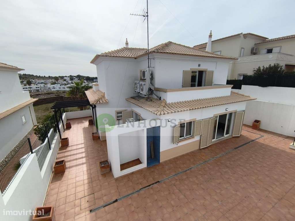 Moradia T4 com piscina e garagem - Castro Marim-51
