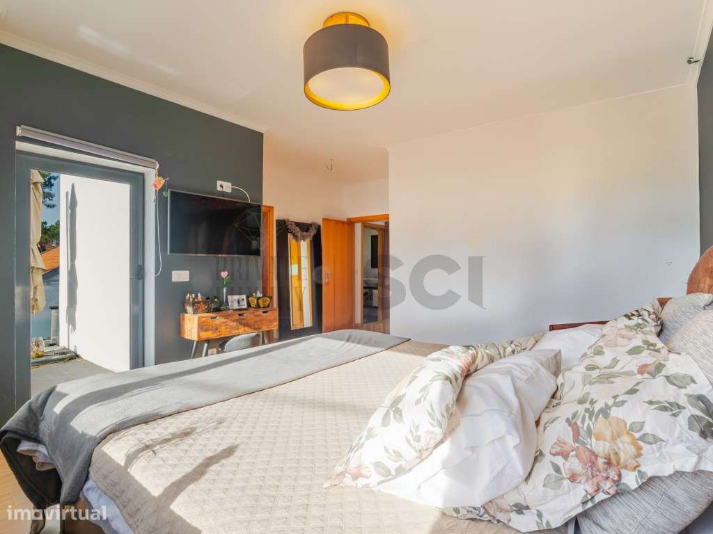 Moradia T4 na Aroeira, contemporânea com piscina e cave-36