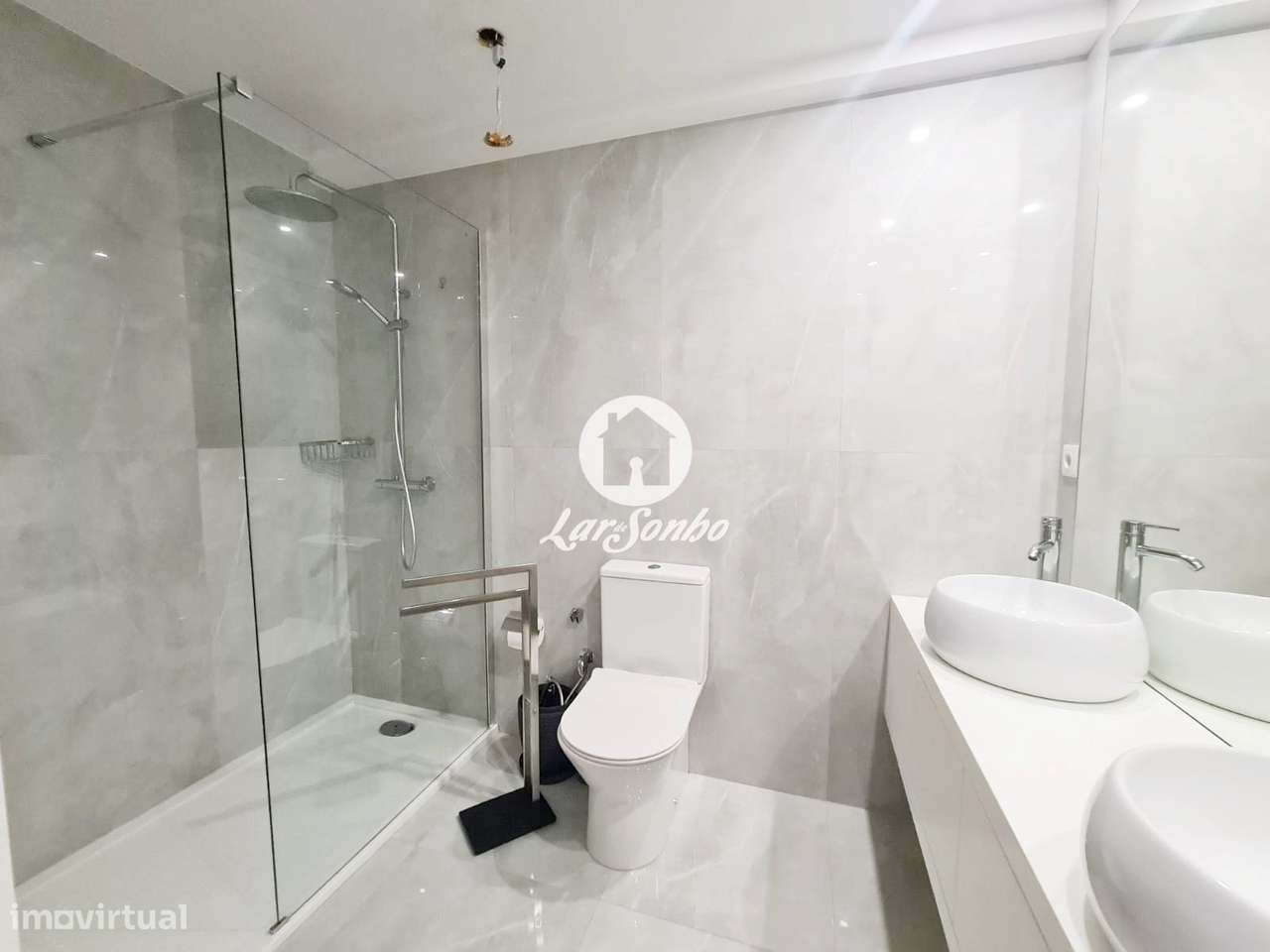 Apartamento T3 com garagem fechada a 50m da praia da Póvoa de Varzim - Grande imagem: 5/18