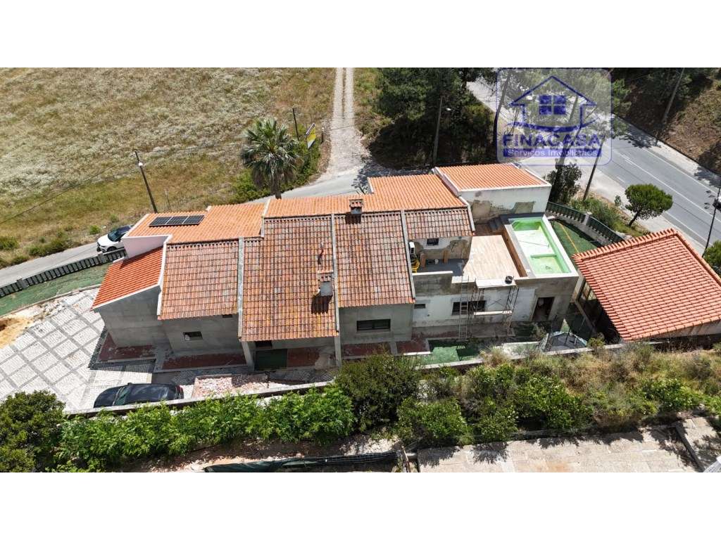 Moradia Isolada em fase de renovação/ remodelação com piscina e jar...-38