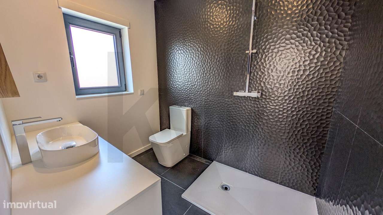 Moradia nova T4+2 Mobilada com Vista Montanha em Lordelo – Vila Real-50