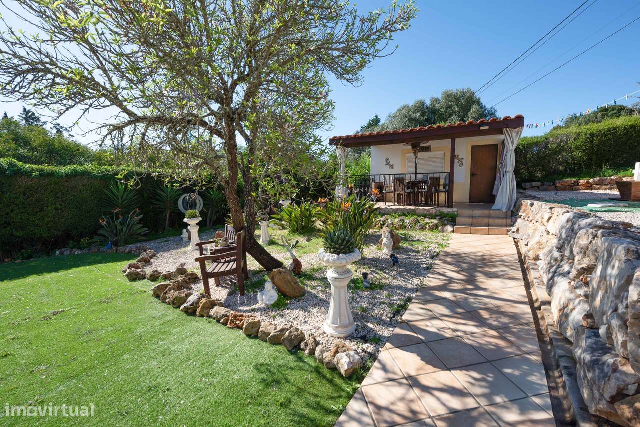 Casa tradicional reformada com grande jardim em Budens-21