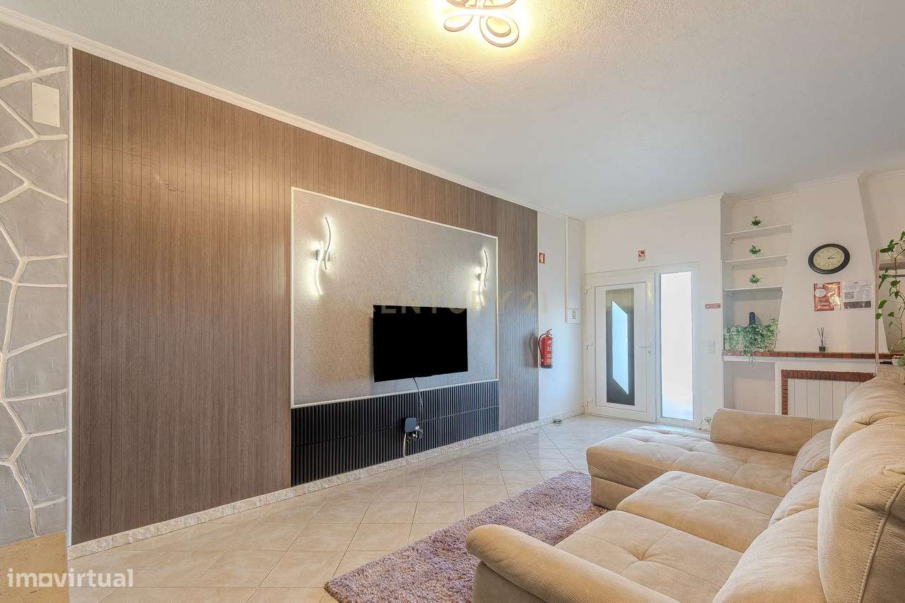 Moradia Geminada T2 no Centro de Ferreiras - Grande imagem: 5/25