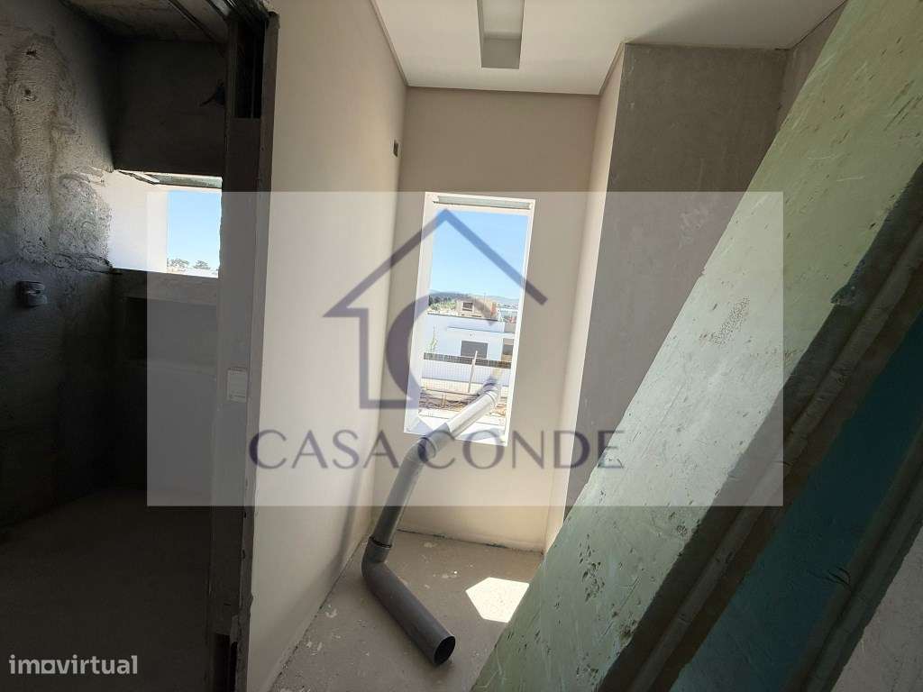 Moradia T4 Isolada Duplex em Azeitão com Piscina e Excelentes Acaba...-19
