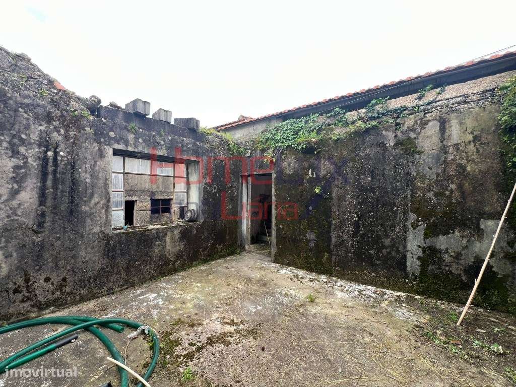 Terreno com Ruinas em Águas Santas-24