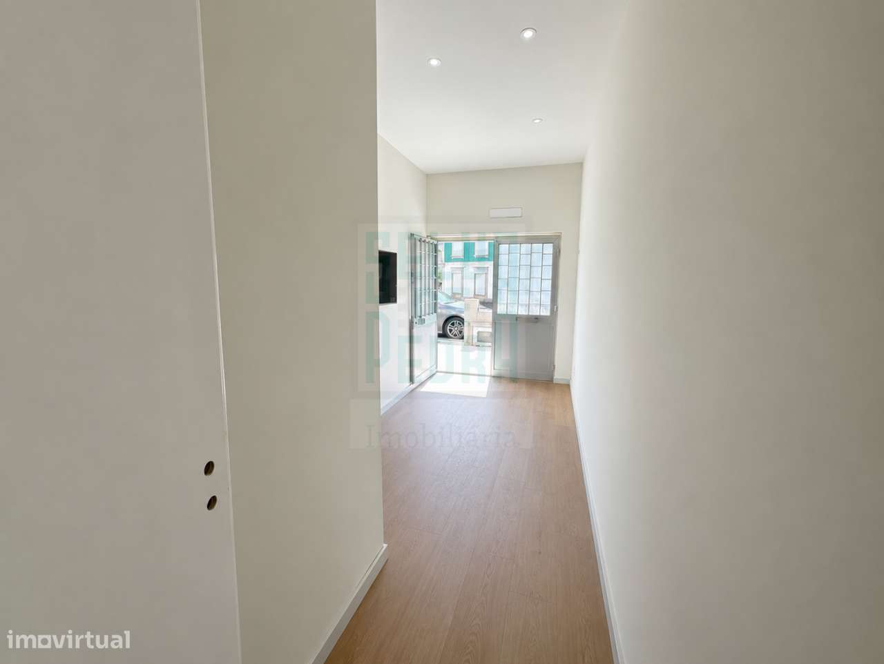 T2 Remodelado com Garagem Box em Valbom | A 10 Min do Porto-9