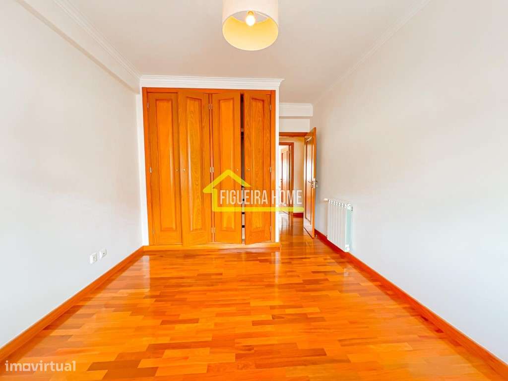 T4 na cidade em excelente estado com garagem-10