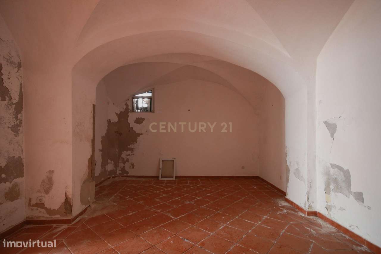 Apartamento e arrumos para venda em Borba-23