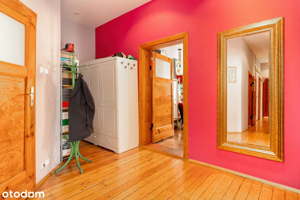 Trzystronne, z balkonem i piwnicą, przy tramwaju-15