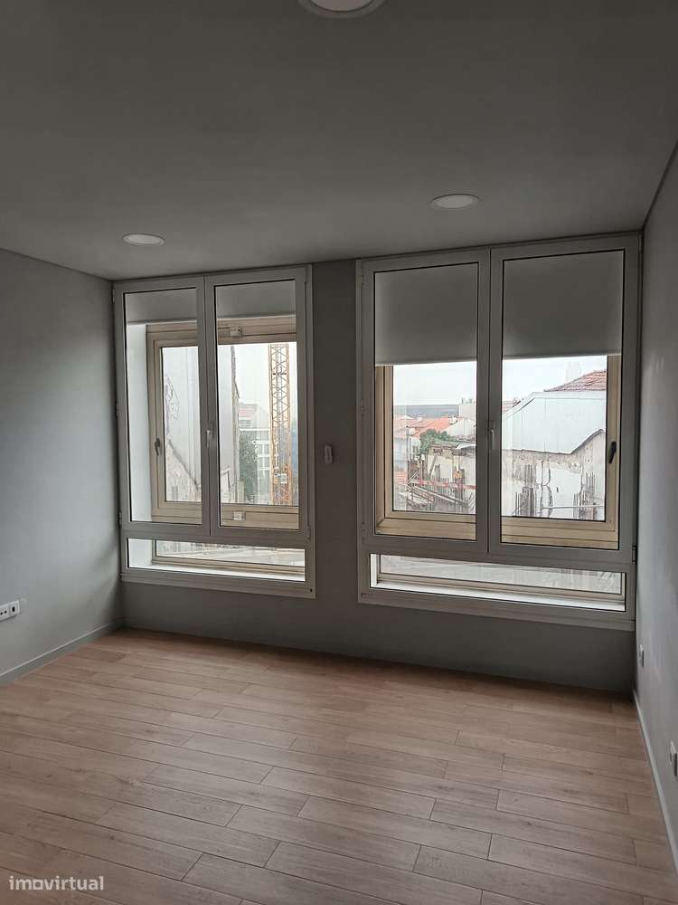 T1 Luminoso na Rua de Cedofeita - Grande imagem: 2/13