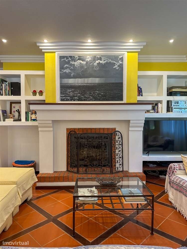 Moradia T5 com piscina e jardim a poucos metros da Praia do Alemão – A-14