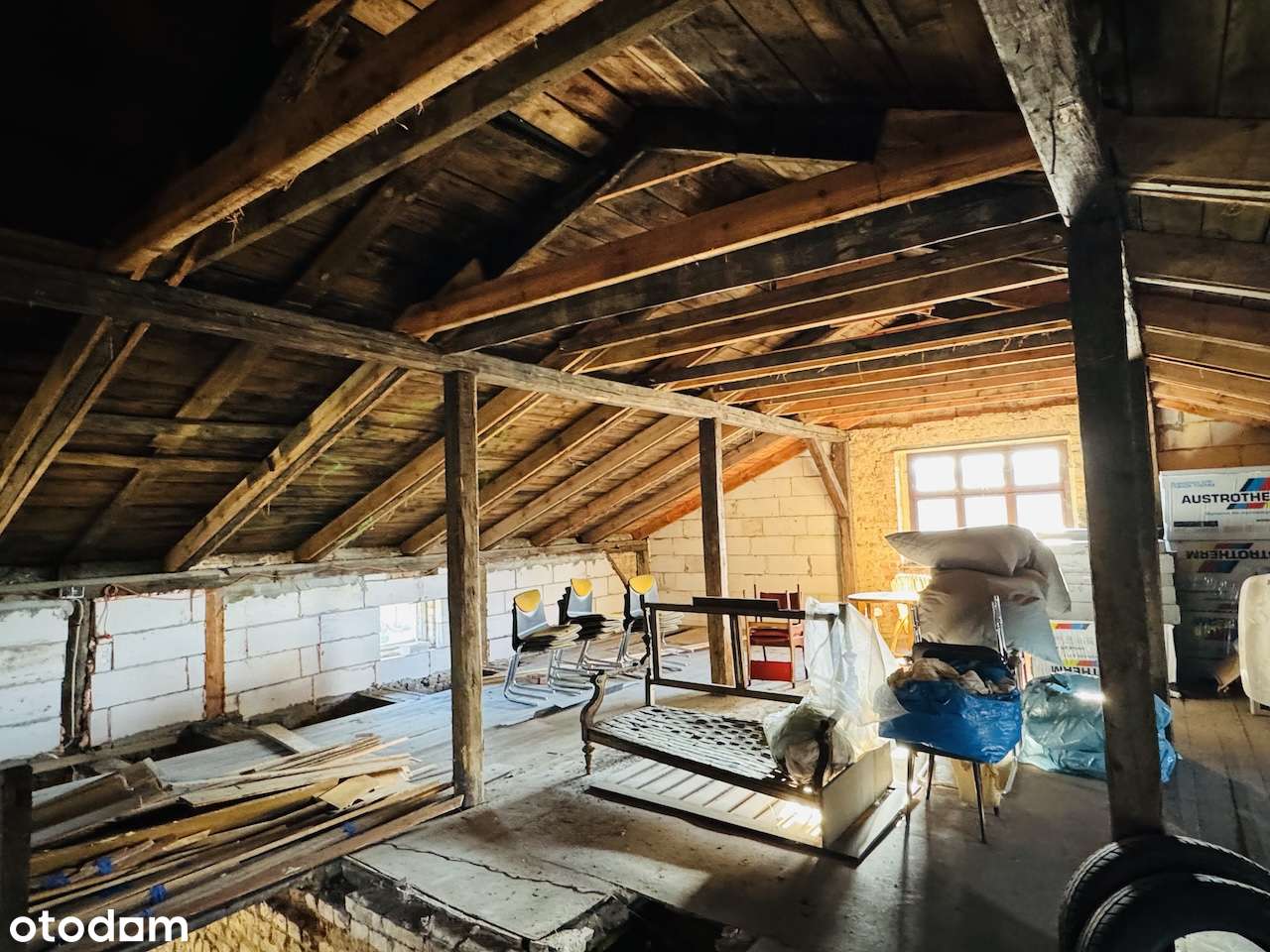 Klimatyczny dom z cegły z koncepcją adaptacji-10