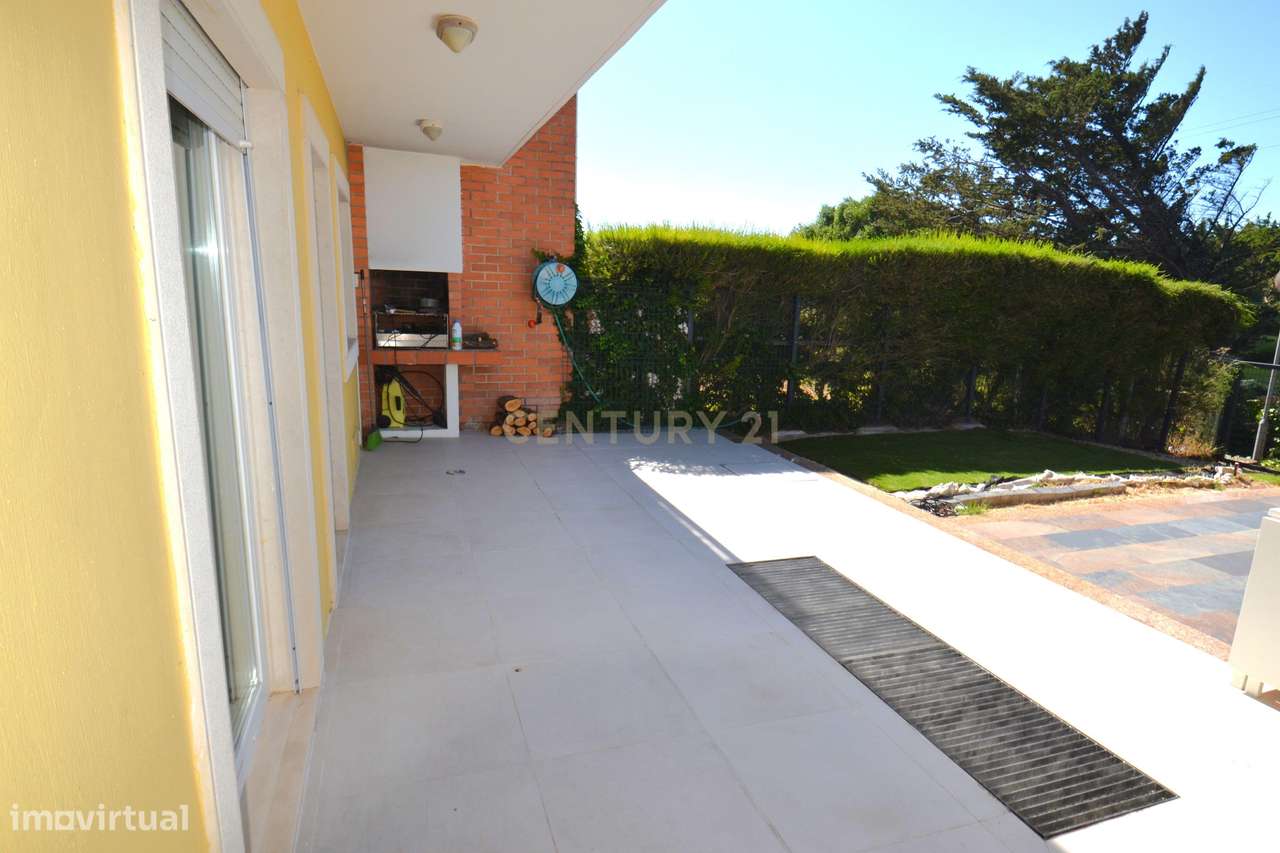 Moradia T4 em Condomínio fechado com Piscina e Ginásio | Cascais-29