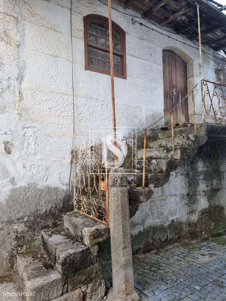 Moradia T5 para Restaurar, com terreno, em Ruivães, Vieira do Minho-6