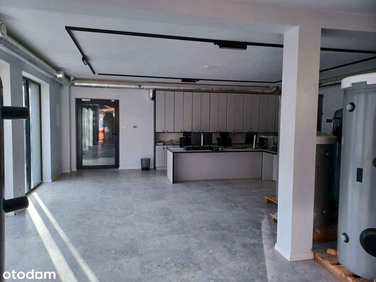 Nowoczesny budynek handlowo-usługowo-biurowy, KSM ul. Zagórska-16