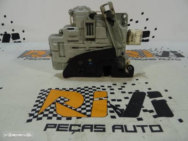 Fecho Da Porta Trás Esquerda Audi A4 (8K2, B8)  8K0 839 015 / 8K083901 - 1