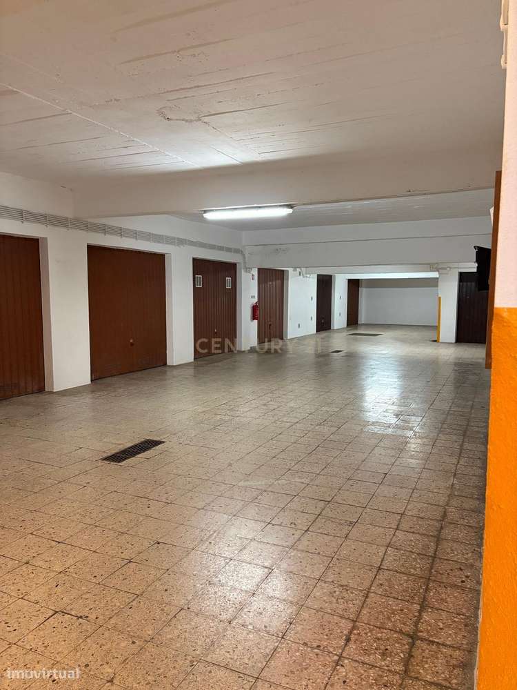 Garagem Box no Centro de Mem Martins – Oportunidade Imperdível! - Grande imagem: 2/10