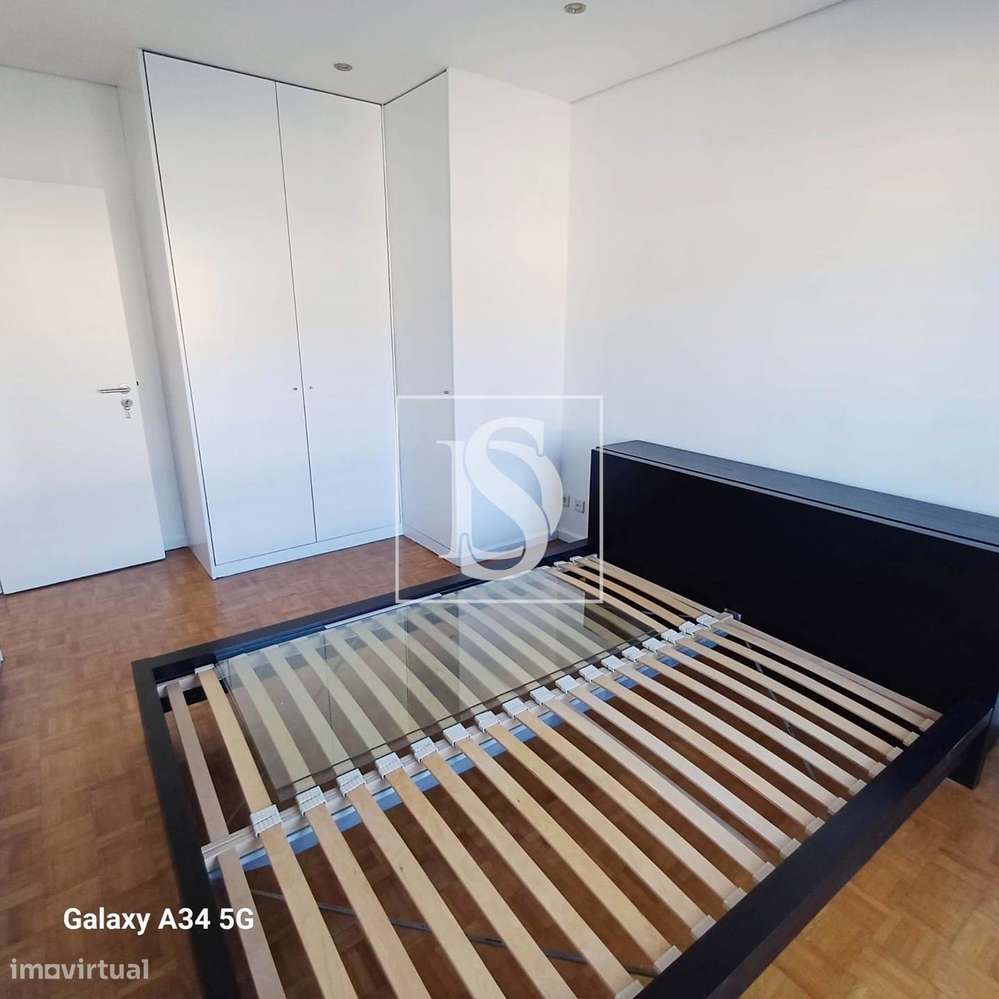 Excelente T2 com terraço e garagem em Box-13