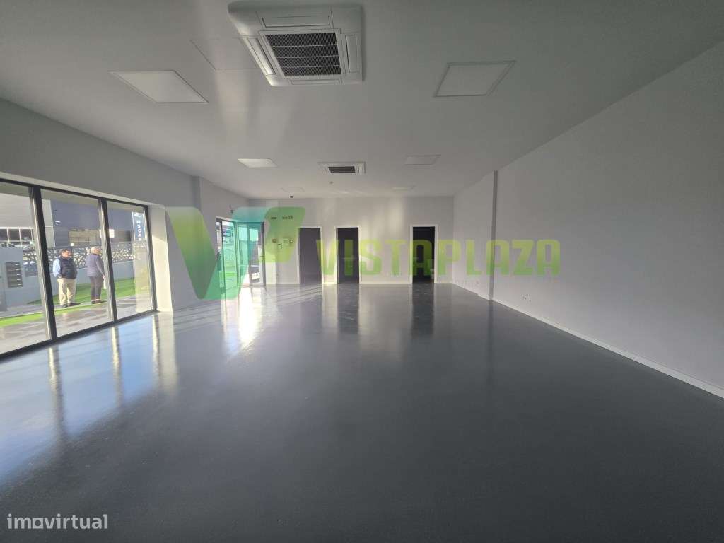 Loja para Arrendamento em Portimão - Espaço Comercial Novo na Zona ... - Grande imagem: 4/23