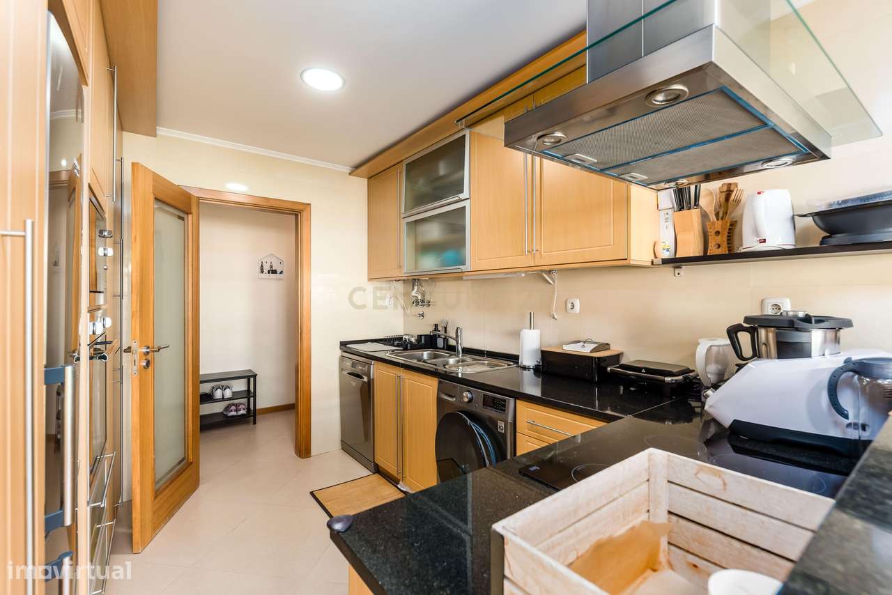 Apartamento T3 com 2 Box e 2 Suítes. Vista Panorâmica em Oeiras-10