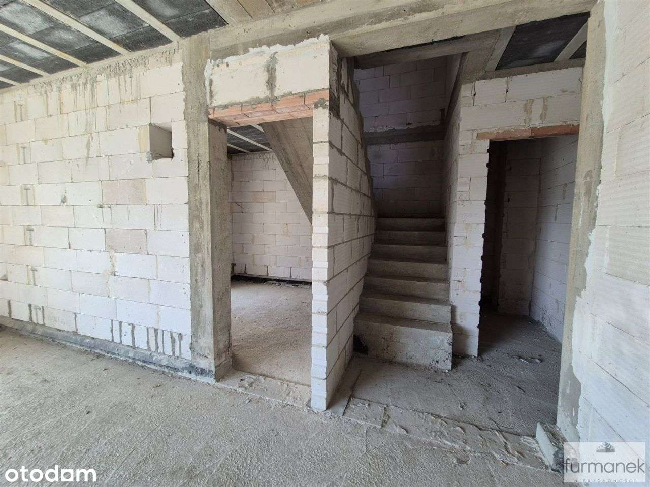 Nowoczesny dom jednorodzinny na nowym osiedlu-18